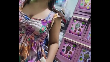 Bạn thân của chồng ngủ lại, tôi không cưỡng được muốn kéo vào phòng