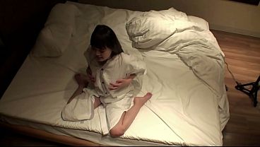 Gái chạy sugar daddy tự sướng một mình